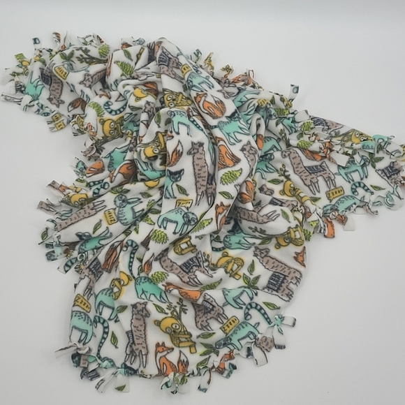 2 Soft Fleece Throw Blankets Bundle - Picture 2 of 9